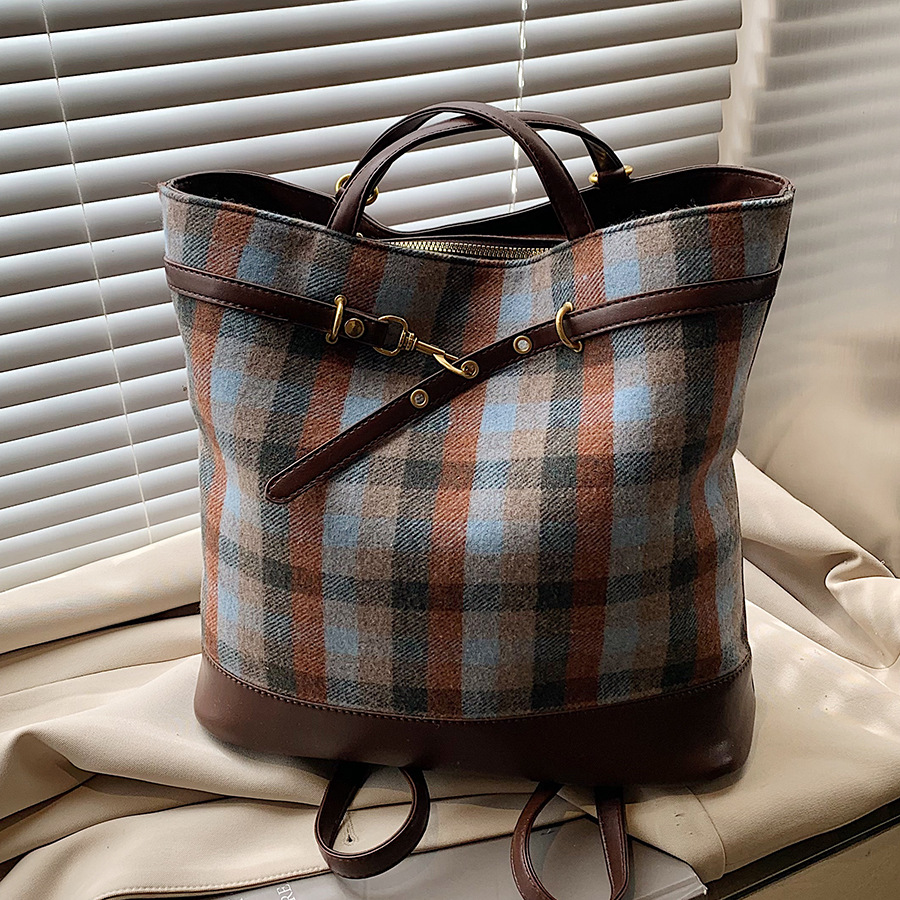 Commuting large-capacity woolen bag, 2024 new style, high-end checkered women's backpack, single-shoulder tote bag full figure