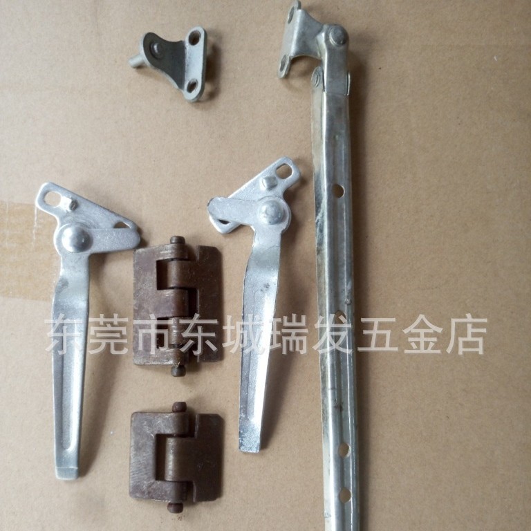 Old-fashioned iron and steel window hinges, steel window braces, iron window handles, door hinges, door hinges, door shafts, window locks, and door and window hooks Specification drawing