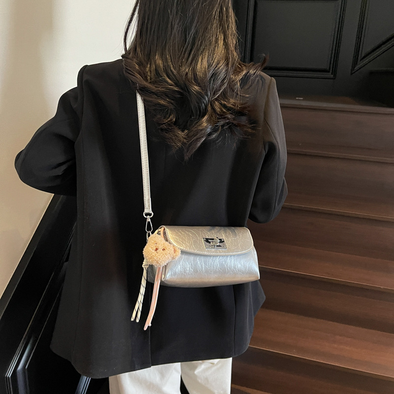Korean style versatile and niche pillow bag for women, new Spring/Summer 2025 casual commuting trend, casual single-shoulder small square bag Specification drawing