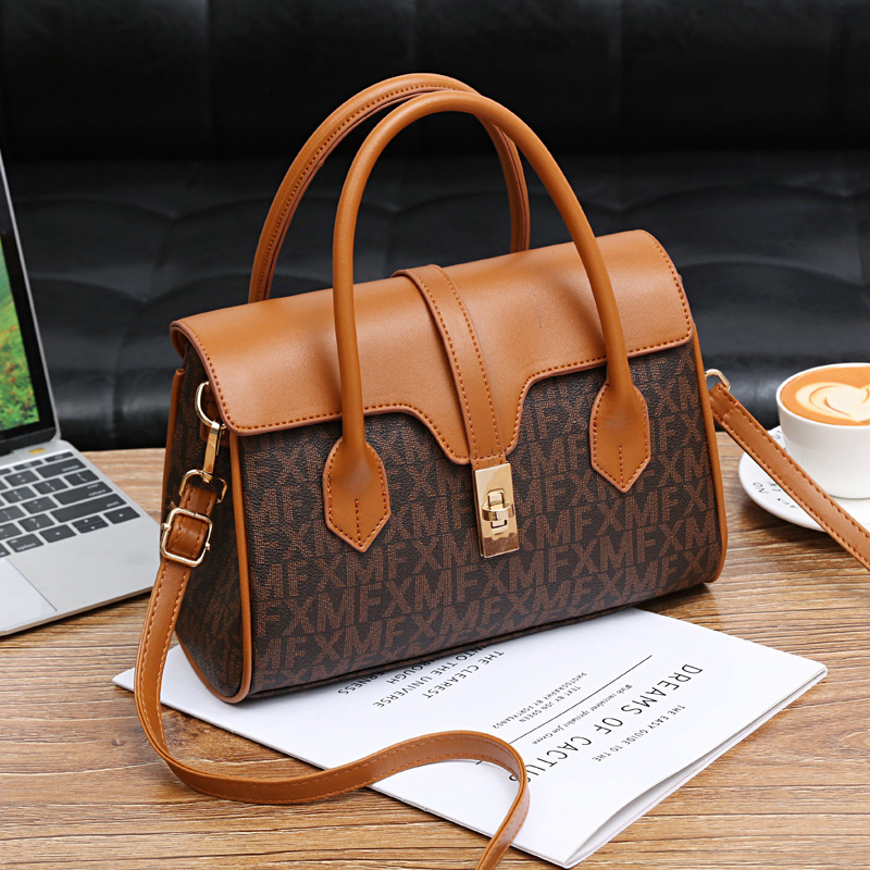 Women's printed handbag 2022 New style, fashionable large-capacity, trendy women's bag, online red envelope cross-border foreign trade consignment details Picture