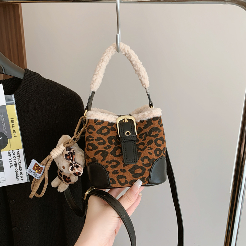 Mini, niche, retro leopard print bag for women 2024 new style, trendy and fashionable handbag, Korean-style crossbody bucket bag Specification drawing