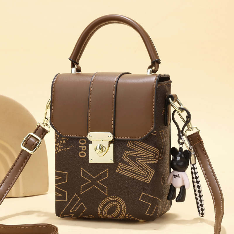 The manufacturer's new summer bags for foreign trade are simple and square, fashionable and versatile, single-shoulder crossbody bags, and trendy mini mobile phone bags for women full figure