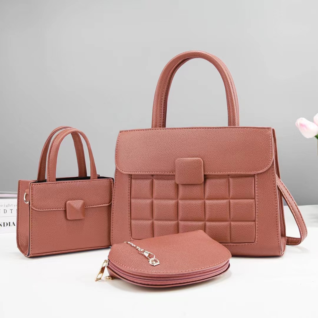 Three-piece crossbody bag, versatile handbag, new 2024 autumn/winter commuting large-capacity tote bag, Korean version single-shoulder bag Application Scenario