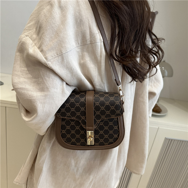 Retro small bag for women, 2025 Summer New trendy and simple ins crossbody bag, casual single-shoulder saddle bag details Picture