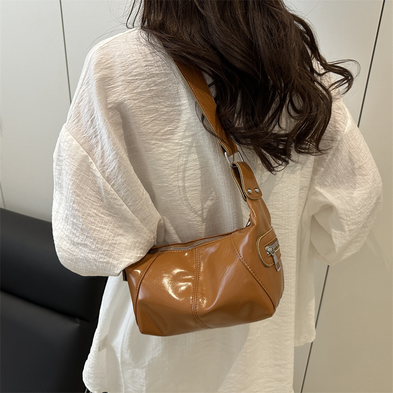 Retro oil wax leather crossbody bag, crescent bag, 2025 new style, trendy, large capacity, versatile single-shoulder bag, high-quality underarm women's bag Specification drawing