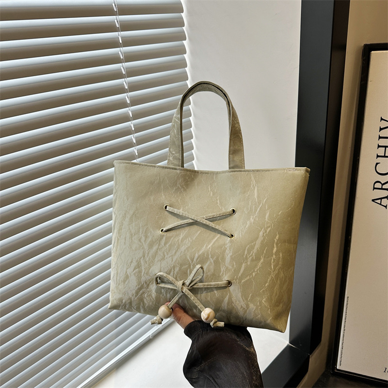 Fashionable bow large-capacity tote bag for women, new autumn 2024 collection, simple and casual single-shoulder bag, commuter underarm bag full figure