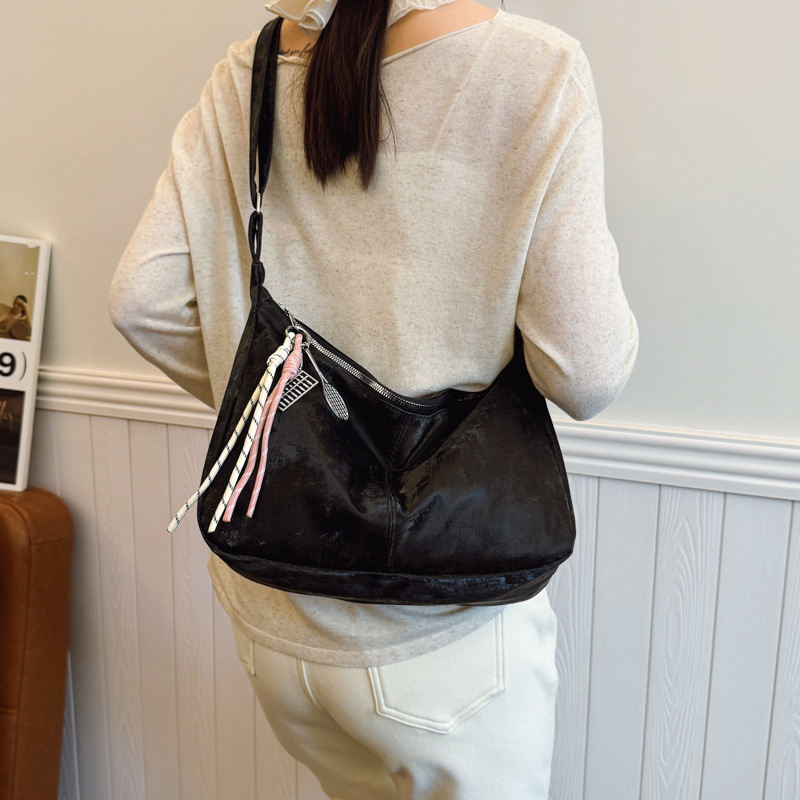 Korean large-capacity underarm bag for women, 2025 summer new style simple tote bag, casual and versatile single-shoulder crossbody bag details Picture
