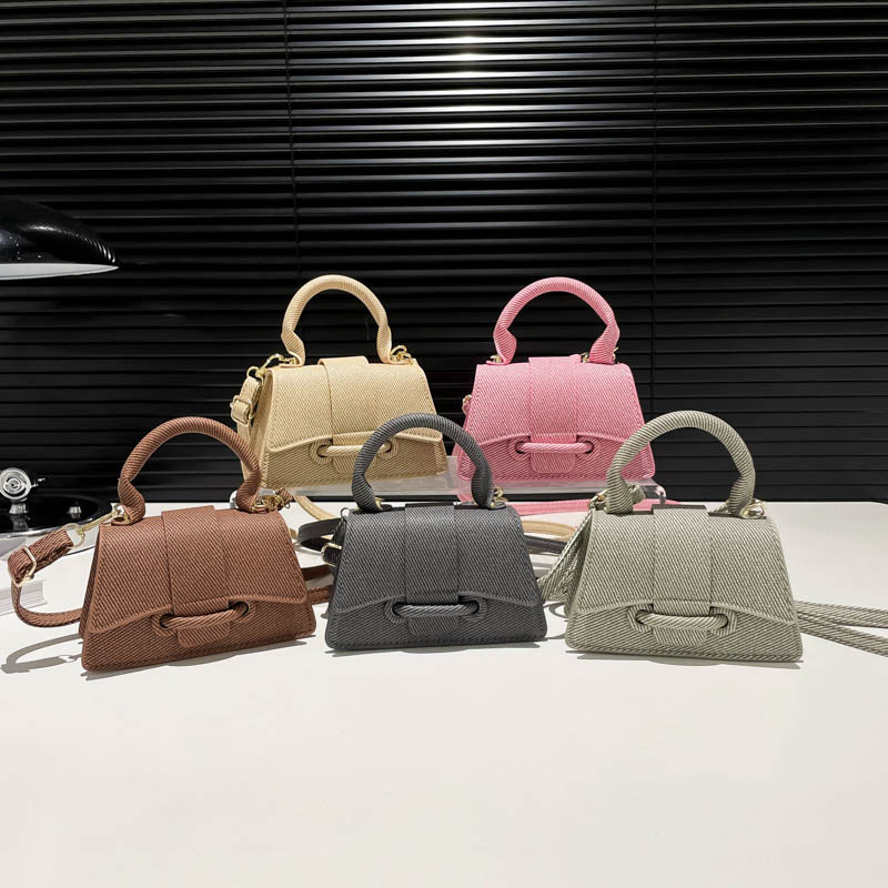 New cross-border women's bag, fashionable mini handbag, four-season new solid color single-shoulder crossbody bag, small square bag for women Application Scenario