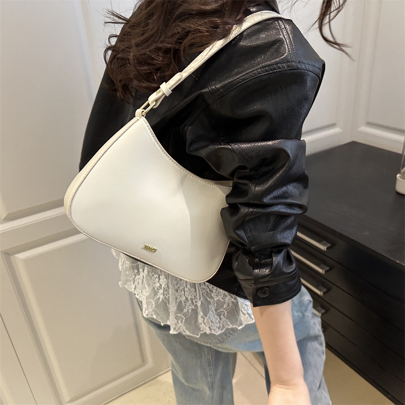 A new solid color large-capacity, elegant 2025 style, simple solid color, single-shoulder, underarm crossbody bag for women details Picture