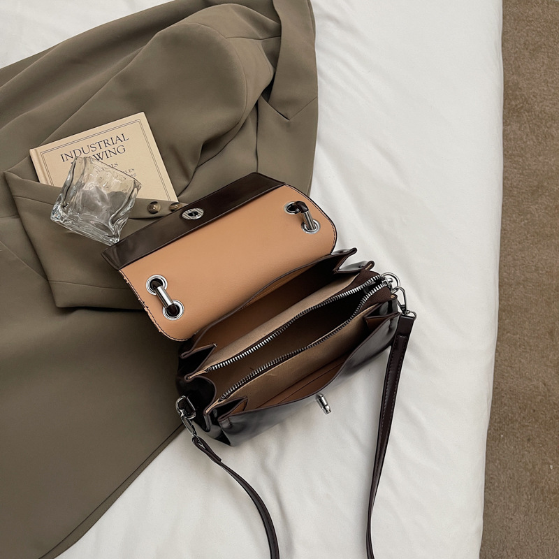 A versatile hand-held small square bag for 2025, a simple and fashionable single-shoulder underarm bag, a simple and casual crossbody bag Application Scenario
