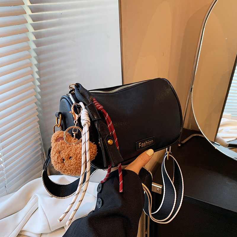 Wide-shoulder strap fashionable small crossbody bag, 2024 new trendy INS single-shoulder bag, stylish and fashionable Japanese and Korean casual bag details Picture