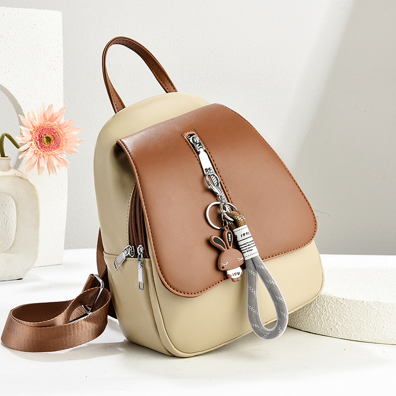 New cute color-blocking backpack, large-capacity bag, trendy, fashionable, high-end, versatile commuting backpack for women Application Scenario