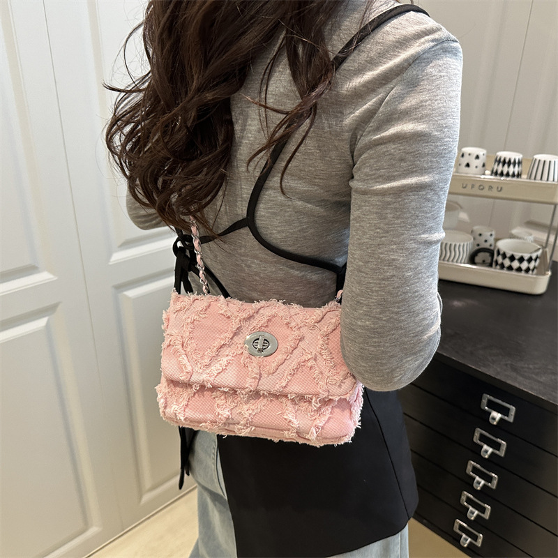 Cross-border trendy ladies' high-end small square bag 2025 Spring/Summer Commuter handbag, crossbody bag, underarm bag, diamond-shaped tassel bag details Picture
