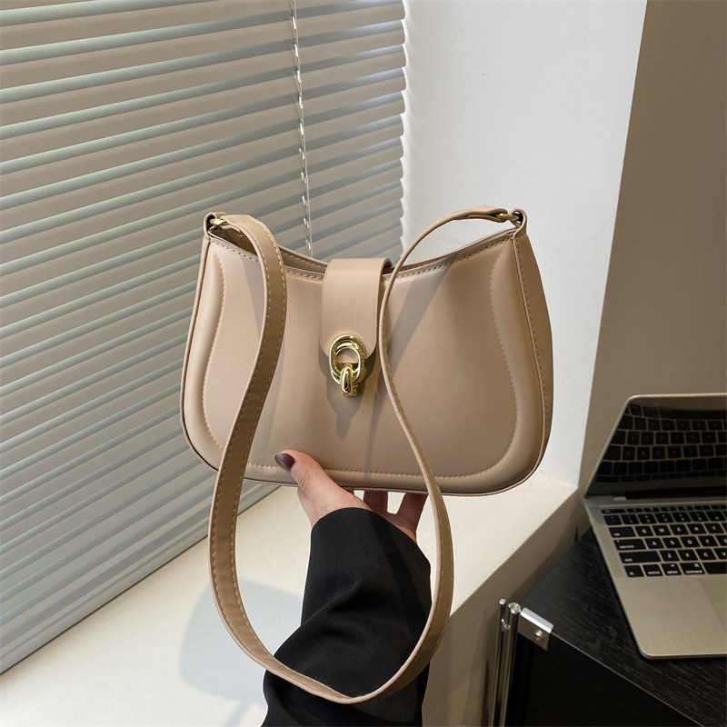 A new summer fashion and versatile single-shoulder, hand-carry and underarm bag for women with a niche design in 2025, a cross-border small square bag full figure