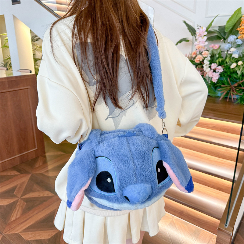 New cartoon doll backpack 2024, cute and unique, furry doll shoulder crossbody bag, claw machine doll gift Application Scenario