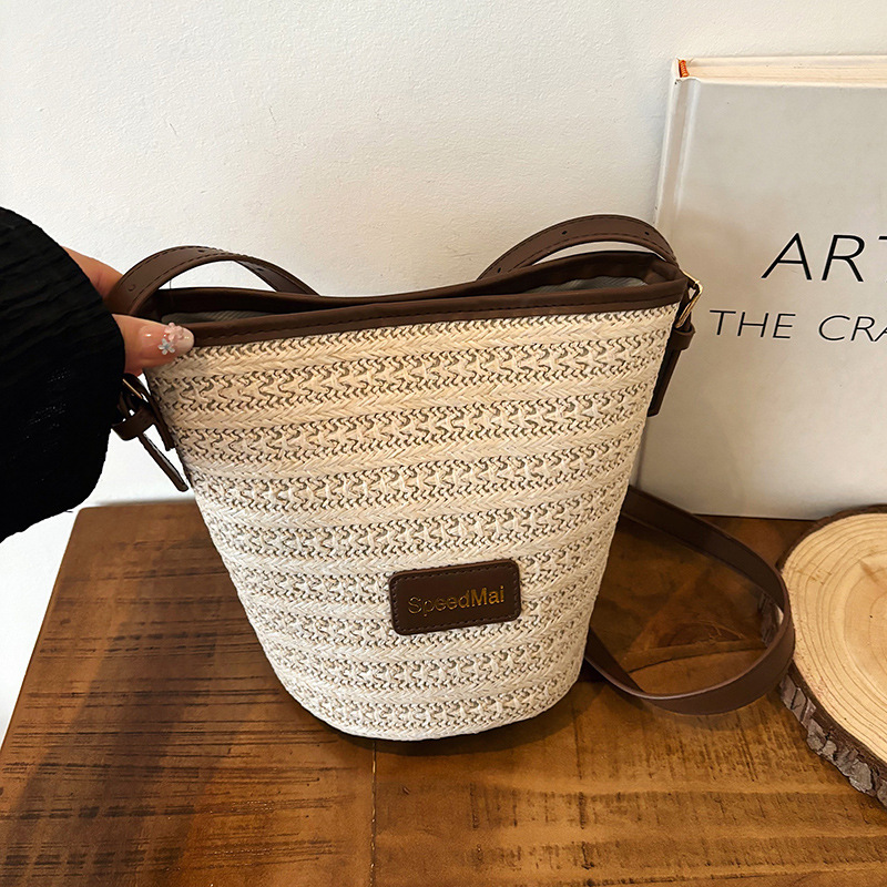 2025 New style fashionable single-shoulder bag, casual woven bag, girls' cute summer beach vacation bag, quality bucket bag full figure