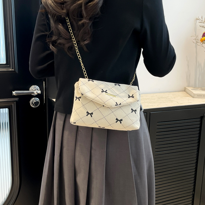 2025 New corduroy fashionable, stylish and individual commuting, fresh and simple printed bow chain single-shoulder handbag details Picture