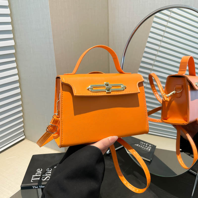 Fashionable ladies' single-shoulder bags, crossbody bags, three-dimensional and high-end, simple and solid color work and commuting handbags full figure