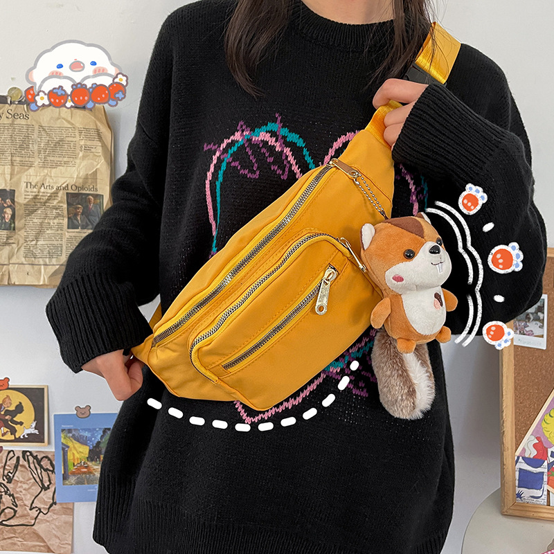 A versatile Korean crossbody bag for ladies, a close-fitting sports waist bag for outdoor running, and a trendy and casual nylon waist bag for students full figure