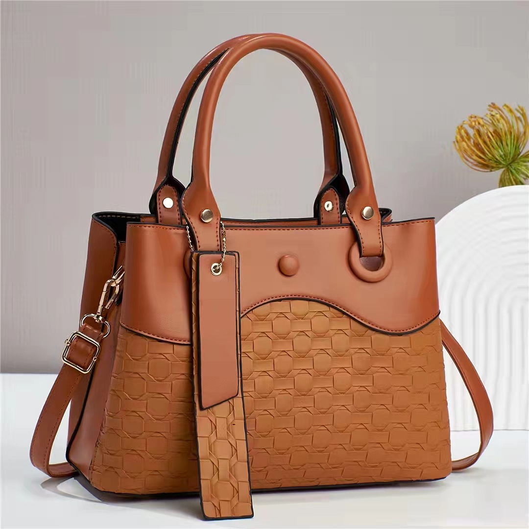 New women's bag, cross-border fashion, large-capacity mom bag, versatile handbag, simple shoulder bag, stylish checkered style details Picture
