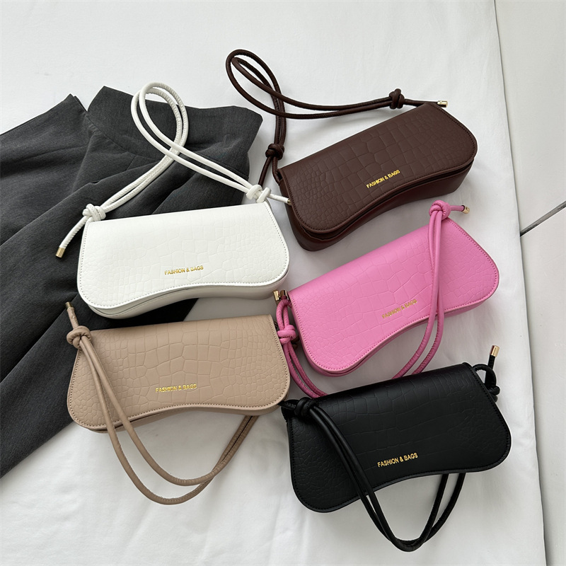 Casual and simple single-shoulder bag, retro and fashionable crossbody bag, new summer 2023 fashionable and trendy niche handbag full figure