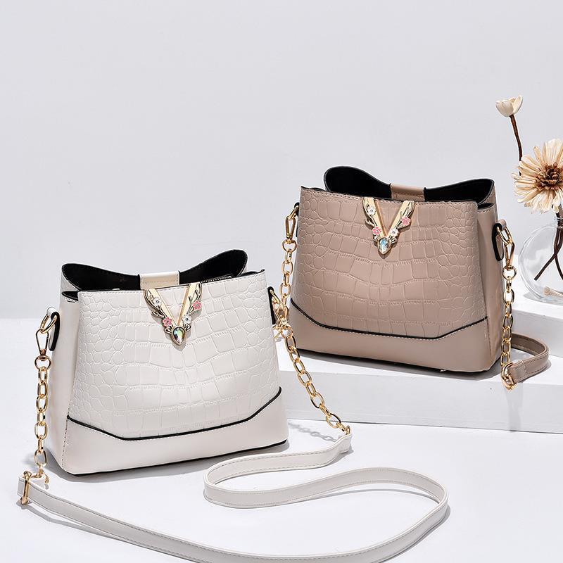 A trendy and stylish 2023 Instagram-worthy single-shoulder crossbody bag and bucket bag for women Specification drawing