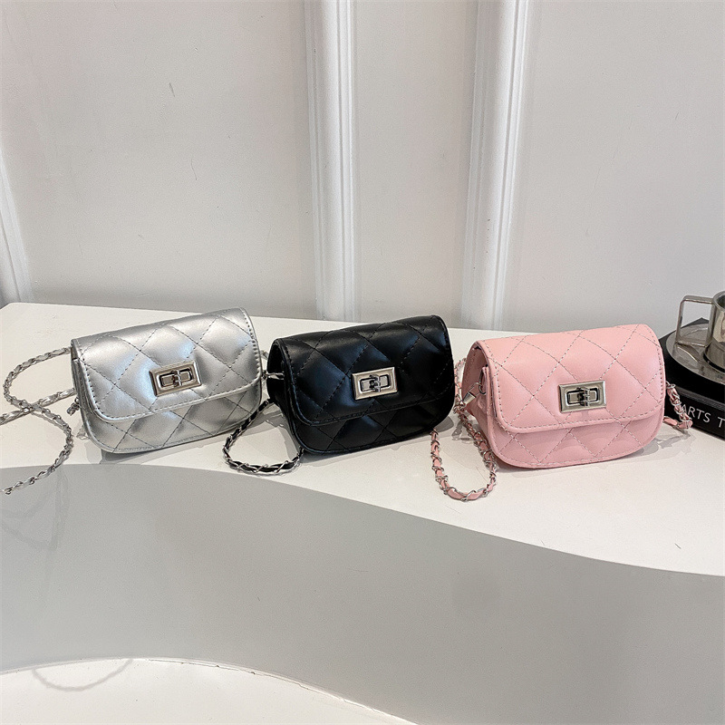 Summer stylish and high-quality chain saddle bag, a niche and fashionable mini chanel-style diamond-shaped small golden ball lipstick bag Application Scenario