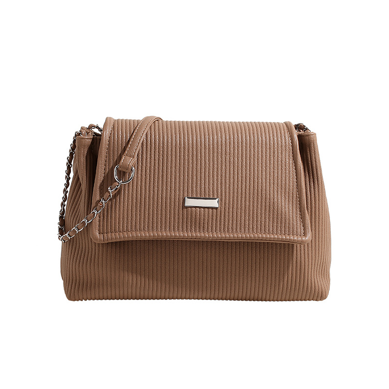 A large-capacity underarm bag for women, a new 2024 fashionable and high-quality chain shoulder bag, a niche and versatile commuter crossbody bag Item Picture