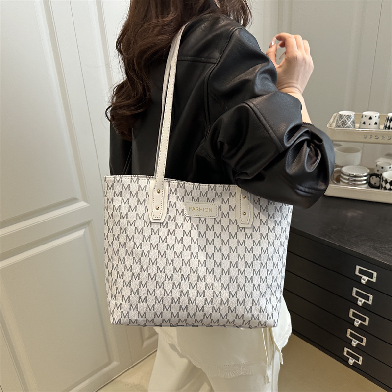 Large-capacity commuter tote bag, fashionable printed large bag for women, new 2025 cross-border class commuting single-shoulder bag Specification drawing