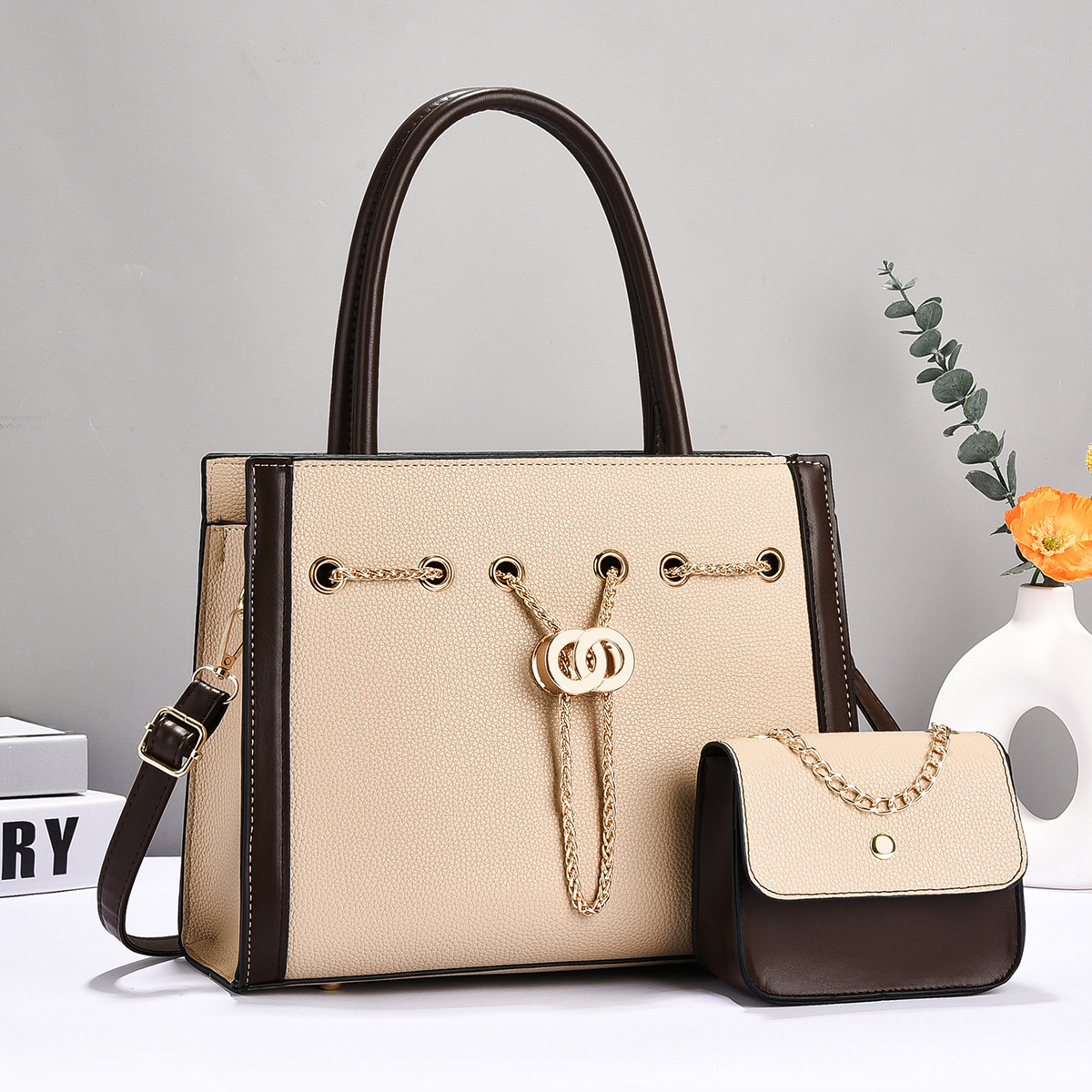 "2025 New style of foreign trade wholesale factory direct sales, trendy and versatile, large-capacity hand-held crossbody women's outdoor bag. Specification drawing