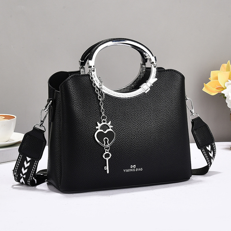 Ready-to-purchase factory fashion trend women's bag 2025 new style, high-end, large-capacity single-shoulder bag, crossbody bag and handbag full figure
