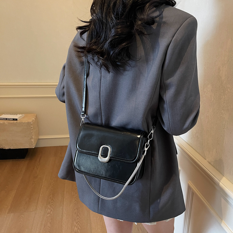 Niche underarm bag for women, 2025 new style, trendy, casual, high-quality, versatile, single-shoulder bag, crossbody small square bag Application Scenario