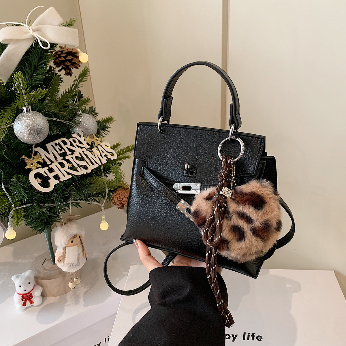Retro and simple small bag for women, 2024 new high-end texture Kelly handbag, fashionable, casual and versatile crossbody bag details Picture