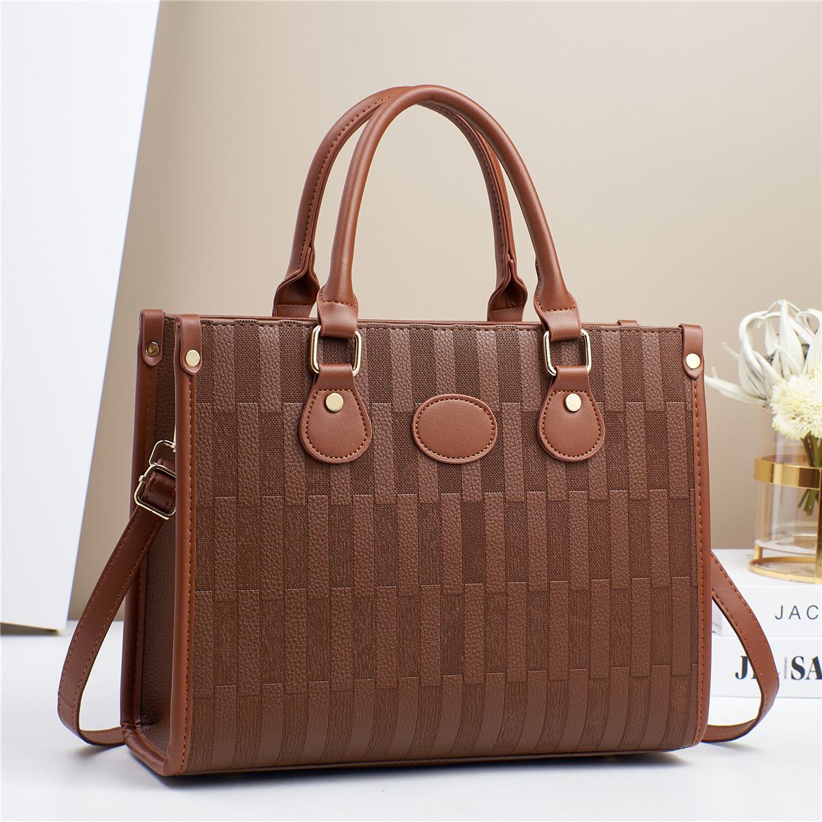 New large-capacity, fashionable and versatile women's bag, simple and trendy color-blocked handbag, simple and elegant women's bag with foreign trade quality Specification drawing