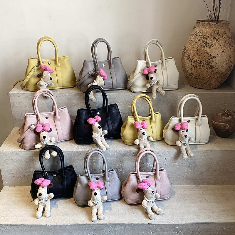 High-end and elegant, versatile women's handbag 2025 new style, fashionable single-shoulder platinum bag, casual crossbody tote bag Application Scenario