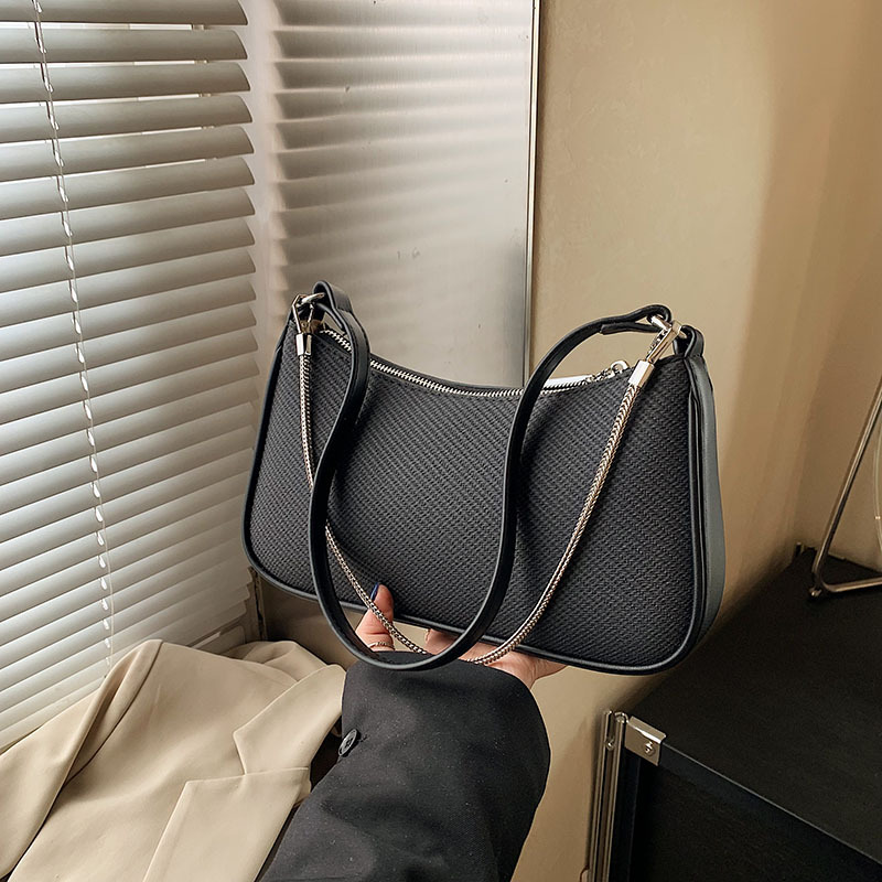 Trendy and versatile handbag 2025 New style, simple and fashionable dumpling bag, high-end and niche design, single-shoulder armpit bag Application Scenario