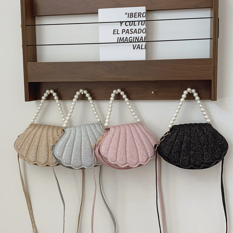 Fashionable and simple bag 2025 Spring New Korean-style stylish and trendy shell pearl hand-held shoulder crossbody bag Application Scenario