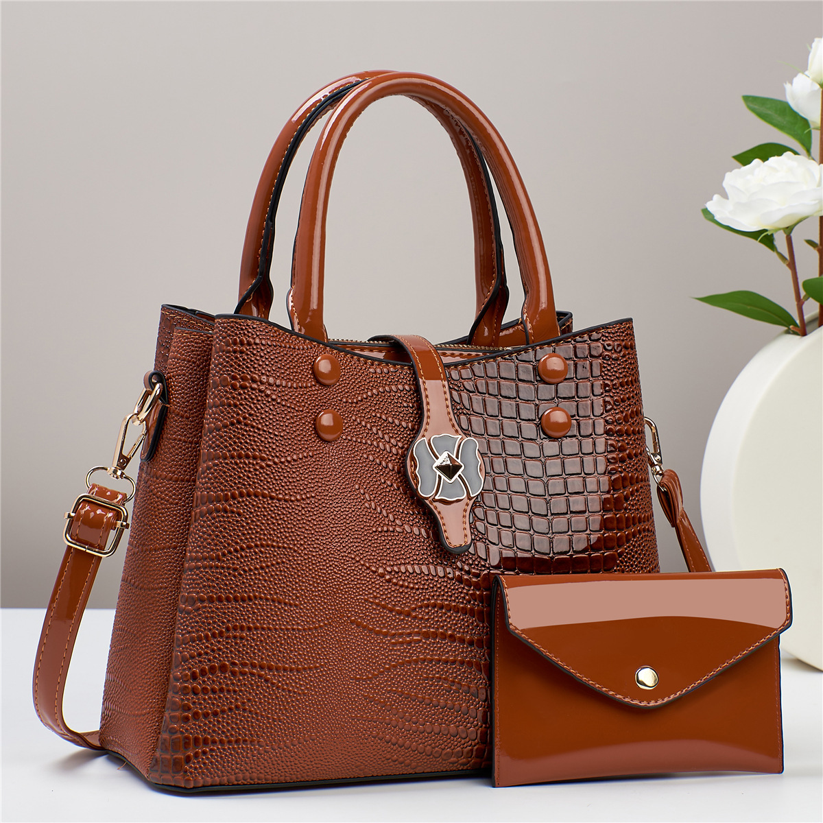 Mom Bag manufacturer's direct mail best-selling single-shoulder crossbody bag, versatile and elegant for export, 2023 summer new style for ladies, fashionable details Picture