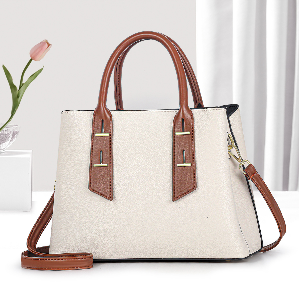 The 2024 new tote bag for women is a simple and versatile single-shoulder crossbody bag for commuting. It is a high-end and high-quality handbag for women Specification drawing