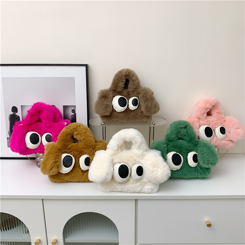 Cute cartoon multi-color handbag for girls, new autumn and winter style, with big eyes, a funny little dog and a fluffy plush bag Application Scenario
