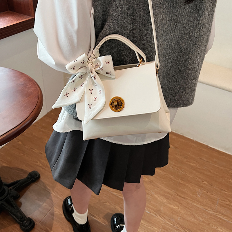 Retro bag for women, 2025 new style casual silk scarf single-shoulder crossbody bag, simple yet elegant hand-held small handbag Application Scenario