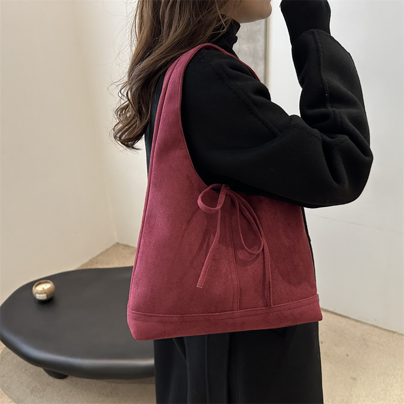 Korean-style niche style lace-up fashionable casual retro suede velvet commuting single-shoulder underarm bow tote bag, trendy details Picture