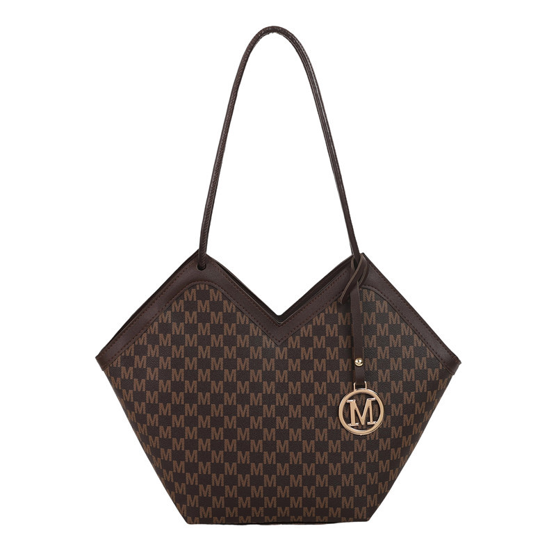 This year, the popular letter bag for women in 2025 is a new style of fashionable single-shoulder crossbody bag that is versatile and has a large capacity Item Picture