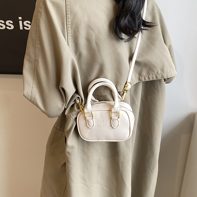 New mini hand-held bowling bag for early spring, a high-quality crossbody bag with a red envelope opening for women Specification drawing