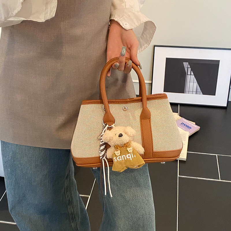 The 2025 new stylish color-blocking large-capacity hand-held bucket bag is a simple, casual and versatile commuter single-shoulder crossbody bag for women details Picture