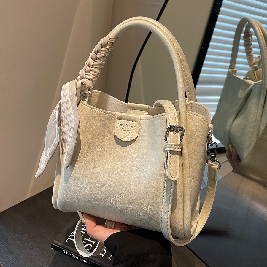 Crossbody bucket bag, fashionable and simple Japanese and Korean handbag, 2024 new trendy INS single-shoulder bag, elegant and casual women's bag full figure