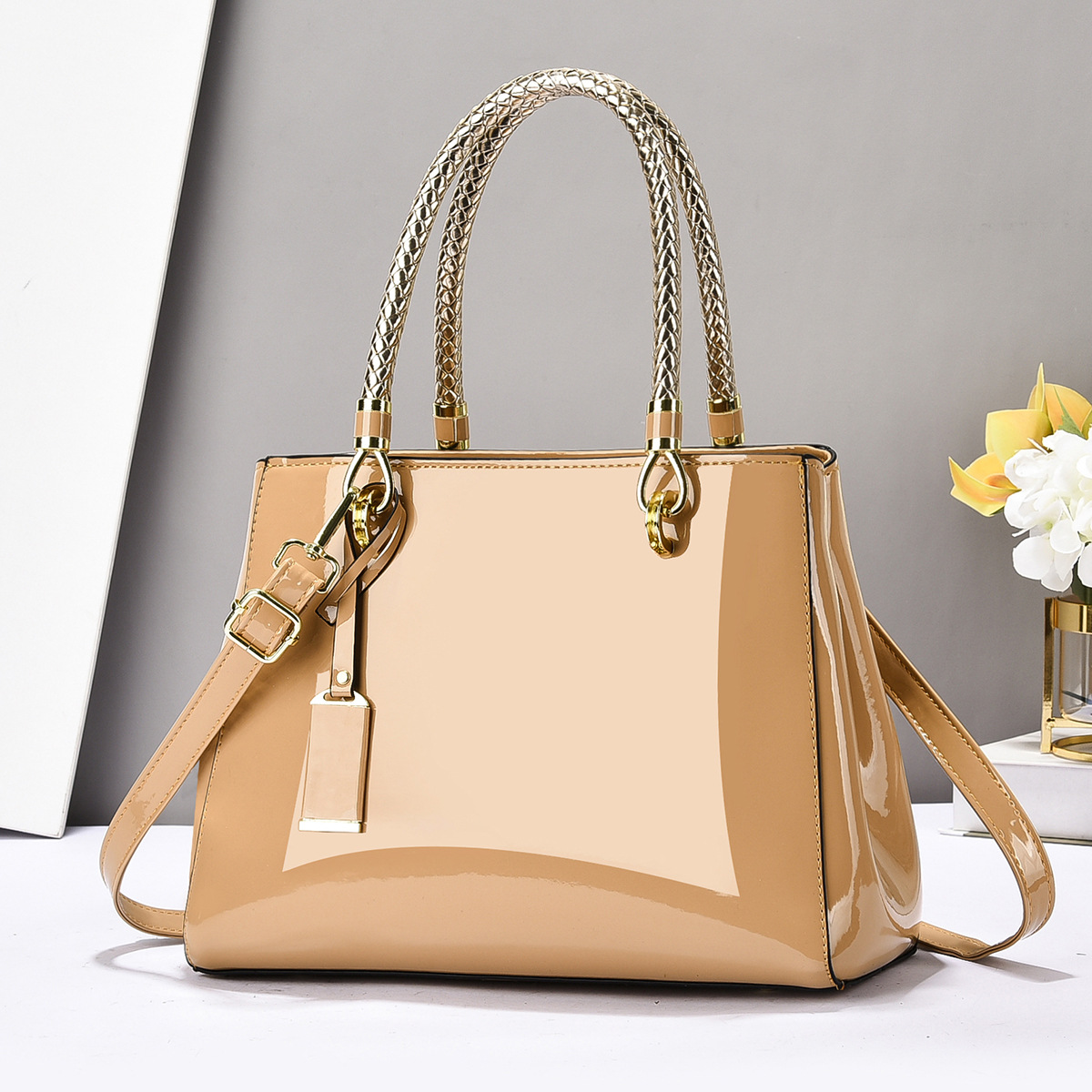 Ladies' patent leather handbag, wine red, large capacity, high-end texture, new foreign trade tote women's bag, cross-border wholesale Application Scenario