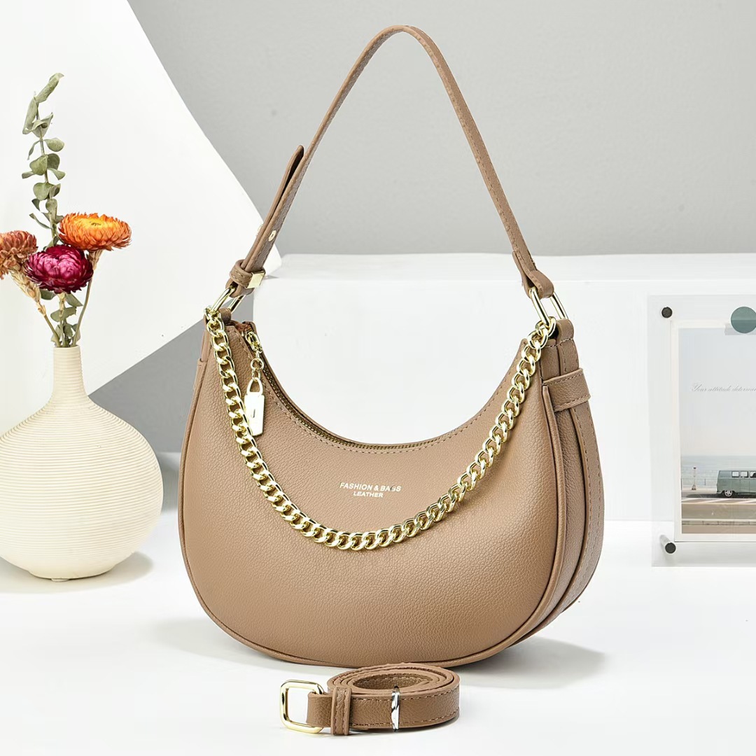 High-end quality dumpling bag for women 2025 new style fashionable and versatile crossbody bag, popular commuting single-shoulder small bag Application Scenario