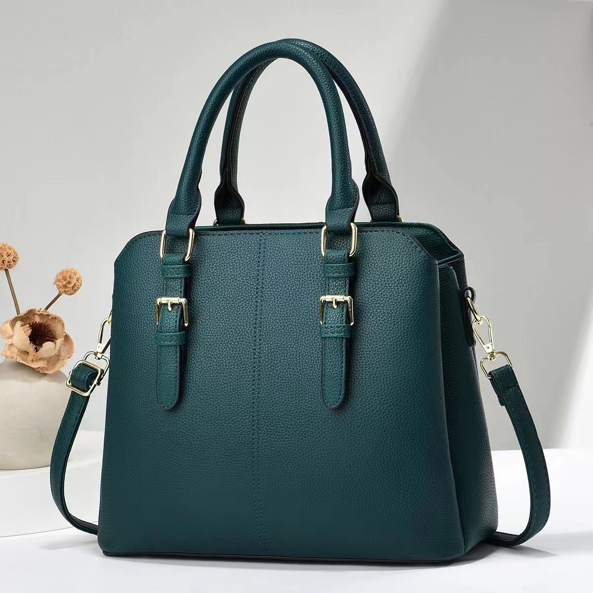 The 2023 new fashion single-shoulder bag, large-capacity tote bag, commuter three-layer handbag, and ladies' large bag full figure