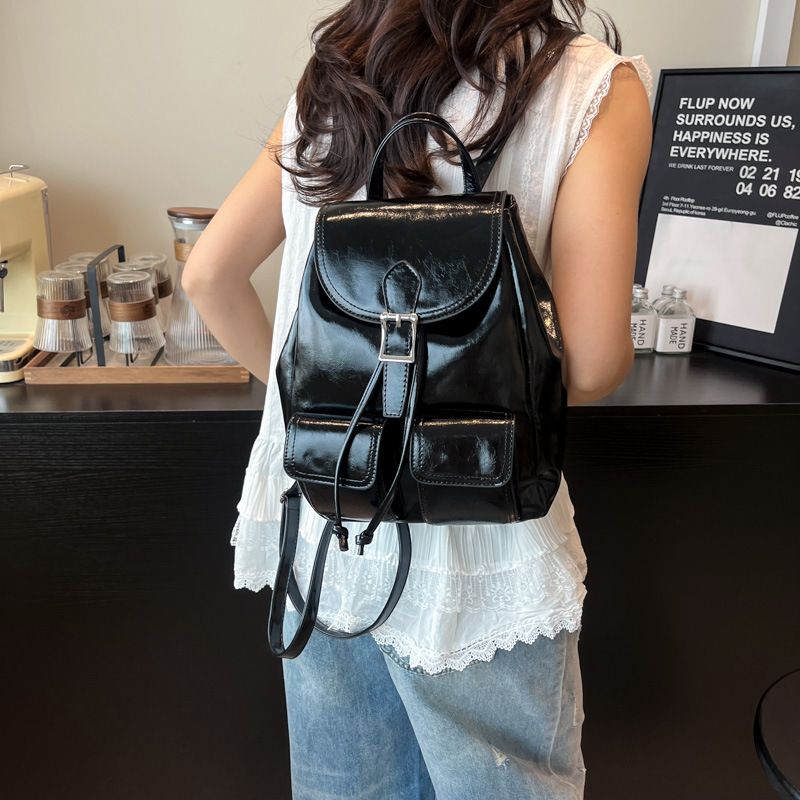 Fashionable and trendy niche design handbag, casual and stylish backpack, 2025 new stylish commuting backpack for going out details Picture